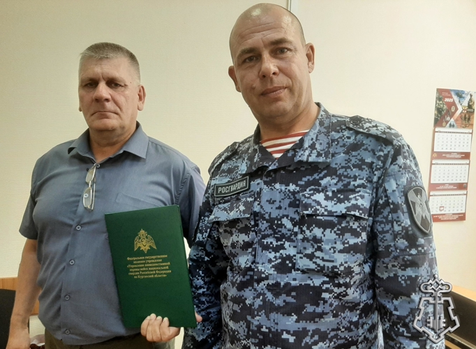 В Зауралье росгвардейцы поздравили с 55-летием ветерана службы