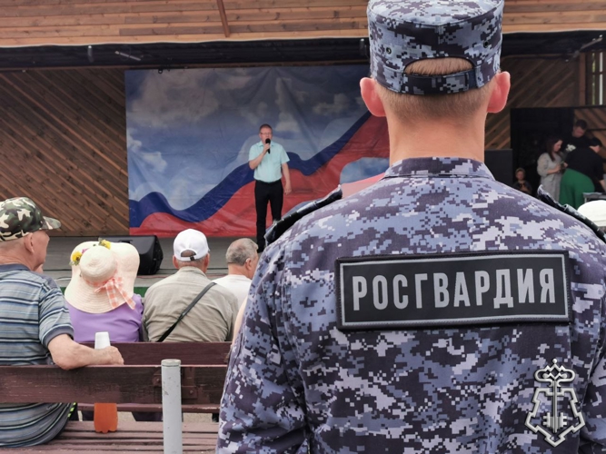 Росгвардейцы обеспечили безопасность празднования Дня России в Курганской области
