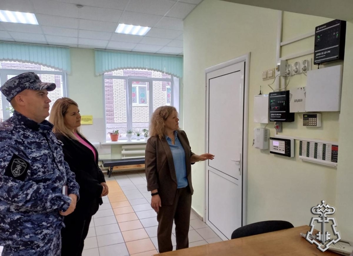 Сотрудники вневедомственной охраны Росгвардии приступили к обследованию объектов образования Зауралья
