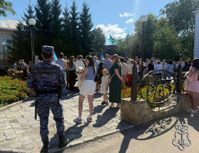 В Зауралье сотрудники Росгвардии обеспечили правопорядок в День ВДВ