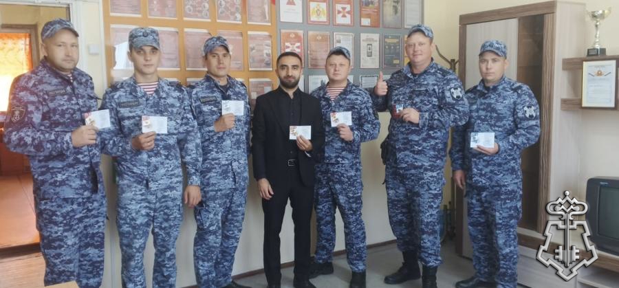 В Юргамыше росгвардейцам накануне дня физкультурника вручили знаки ГТО