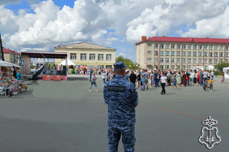 Общественный порядок на праздничных мероприятиях в Курганской области обеспечили сотрудники Росгвардии