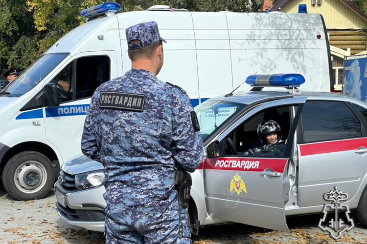 Представители вневедомственной охраны Росгвардии проводят в Зауралье профориентационные встречи с молодежью