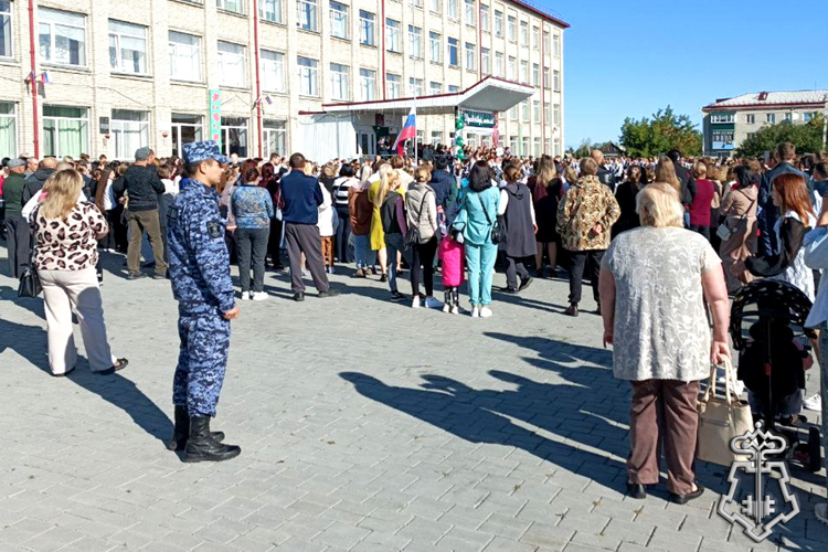 В День знаний росгвардейцы обеспечили правопорядок на праздничных мероприятиях в Курганской области
