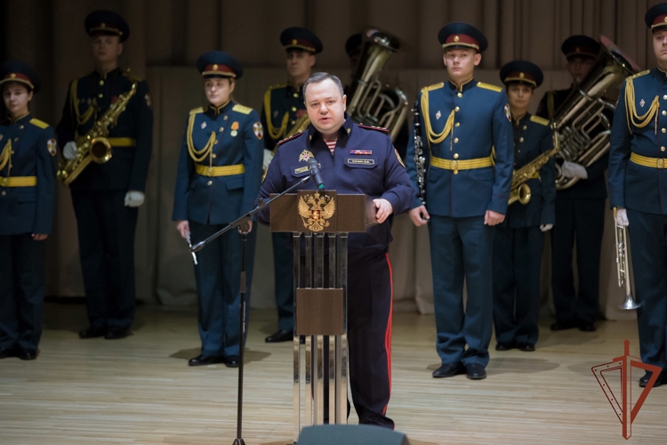 Заместитель директора Росгвардии Василий Сонин вручил государственные и ведомственные награды сотрудникам вневедомственной охраны в день профессионального праздника 