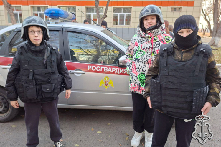В Зауралье Росгвардия провела День открытых дверей для подшефных школьников