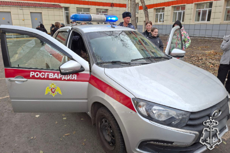В Зауралье Росгвардия провела День открытых дверей для подшефных школьников