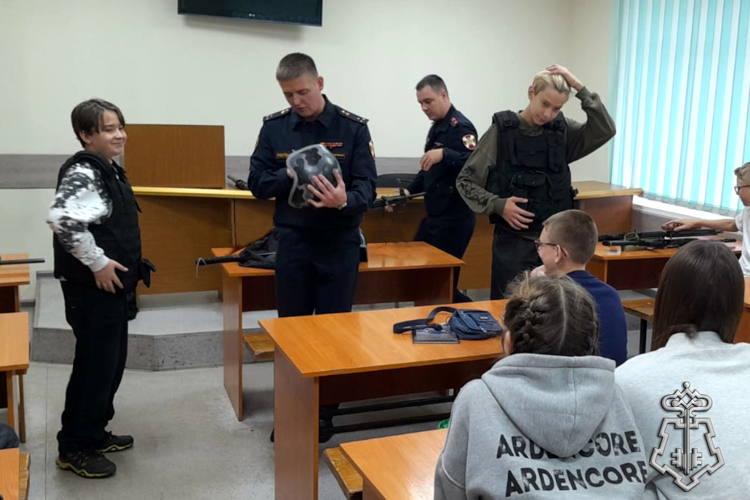 В Зауралье Росгвардия провела День открытых дверей для подшефных школьников
