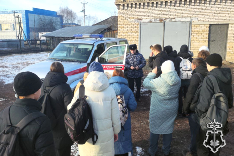 Росгвардейцы проводят патриотические мероприятия для курганской молодежи