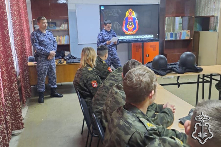  Росгвардейцы знакомят зауральских школьников с профессией защитника Отечества