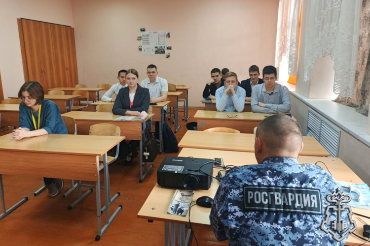  Росгвардейцы знакомят зауральских школьников с профессией защитника Отечества