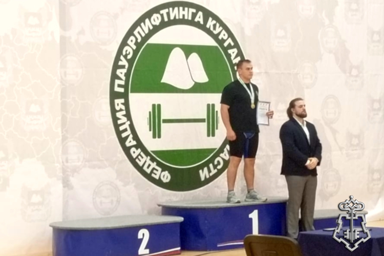 Сотрудник Росгвардии стал победителем чемпионата Курганской области по пауэрлифтингу