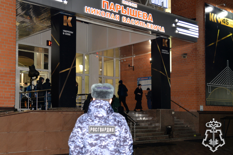 Росгвардия обеспечила правопорядок на матчах ВХЛ в Кургане
