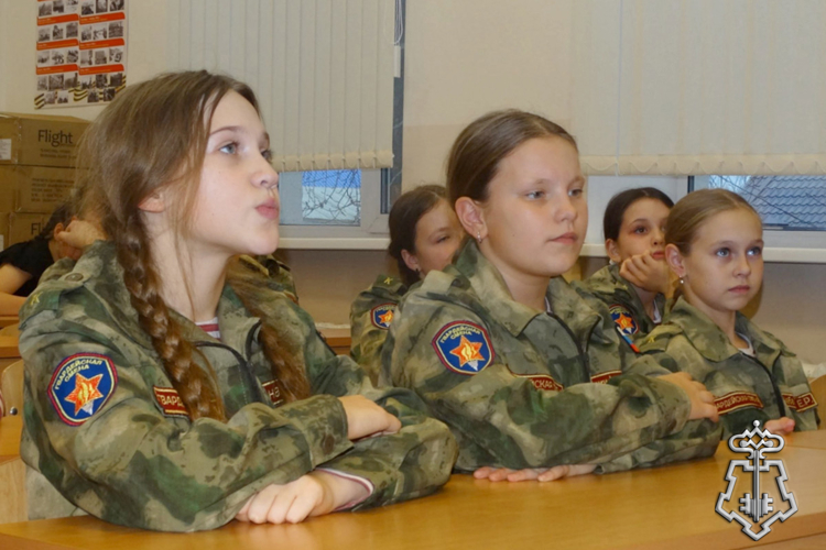 К Дню неизвестного солдата росгвардейцы провели патриотические мероприятия для зауральских школьников