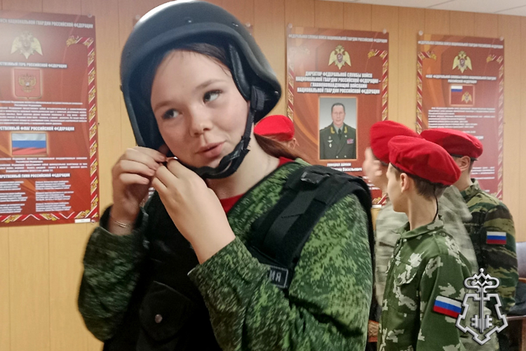 К Дню неизвестного солдата росгвардейцы провели патриотические мероприятия для зауральских школьников