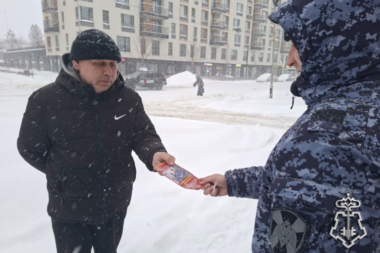В Зауралье сотрудники вневедомственной охраны Росгвардии проводят акцию «Безопасный Новый год»
