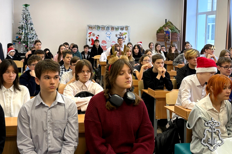 Представители Росгвардии провели тематические встречи в курганских школах