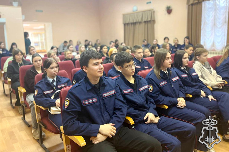 Сотрудники Росгвардии рассказали студентам шадринского колледжа о профессии правоохранителя 