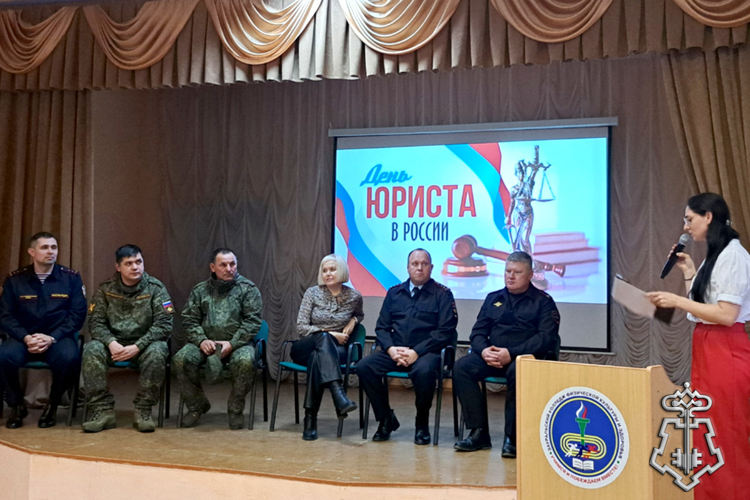 Сотрудники Росгвардии рассказали студентам шадринского колледжа о профессии правоохранителя 