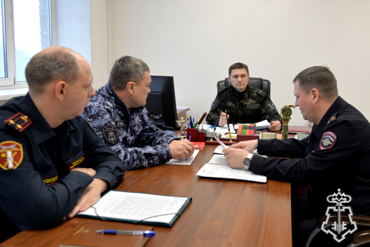 Вопросы обеспечения безопасности в период новогодних праздников обсудили в курганском управлении Росгвардии