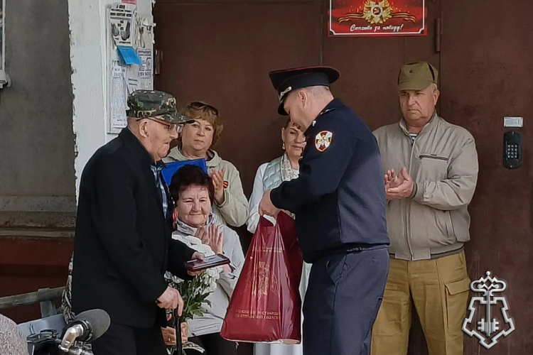 Ветерана Великой Отечественной войны чествовали росгвардейцы в Зауралье