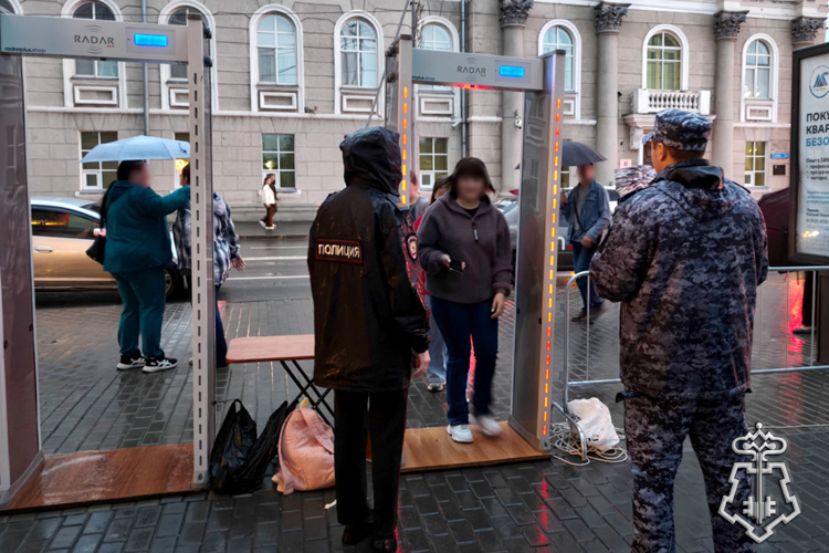 Сотрудники Росгвардии обеспечили безопасность выпускных вечеров и Дня молодежи в Зауралье