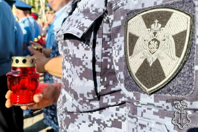 В Зауралье представители Росгвардии присоединились ко Всероссийской патриотической акции «Свеча памяти»