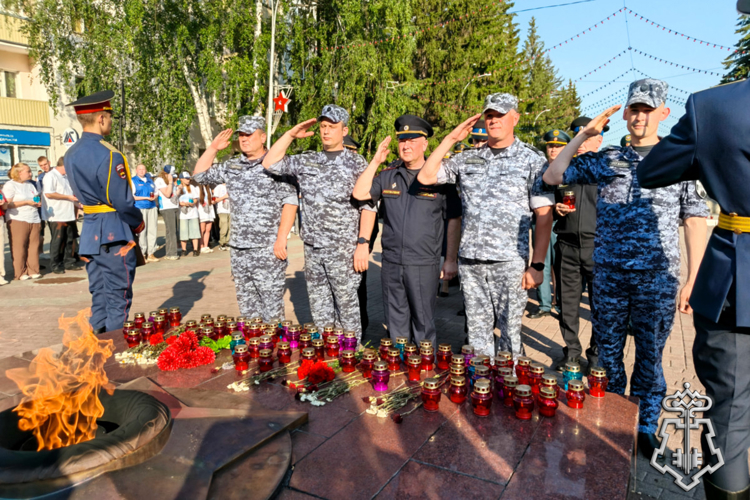 В Зауралье представители Росгвардии присоединились ко Всероссийской патриотической акции «Свеча памяти» 