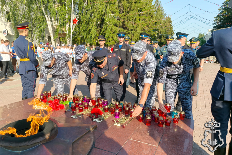 В Зауралье представители Росгвардии присоединились ко Всероссийской патриотической акции «Свеча памяти» 