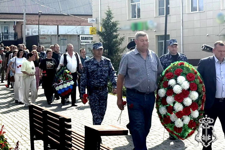 В Зауралье представители Росгвардии присоединились ко Всероссийской патриотической акции «Свеча памяти» 