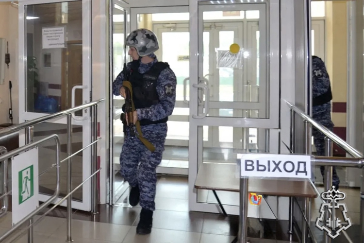 Росгвардия проводит проверки обеспечения безопасности зауральских школ
