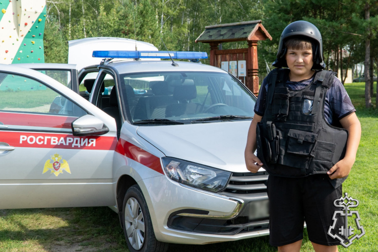 «Познавательные встречи с сотрудниками Росгвардии прошли для юных зауральцев