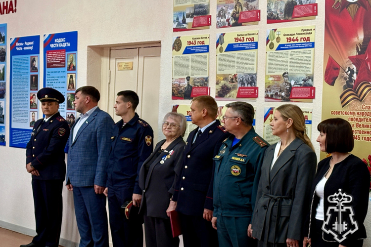 Росгвардейцы поздравили зауральских школьников с началом учебного года