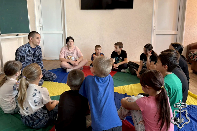 В День отца сотрудники Росгвардии в Зауралье провели встречу в социальном центре